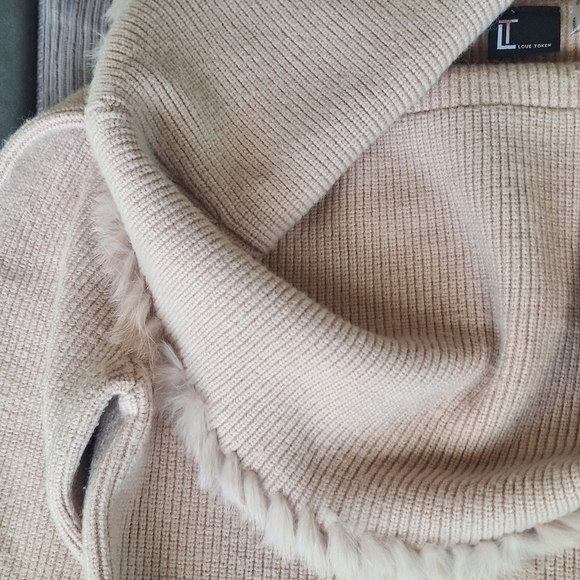 Love Token Sweater SzS FurTrim OffShoulder Slit Sleeve Cream Heavy Knit - Picture 4 of 9